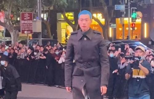 路人爆料魏大勋视频完整版,路人视角下的真实瞬间  第1张